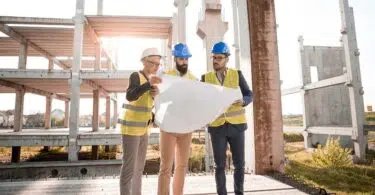 Comment se déroulent les travaux de construction dans un chantier